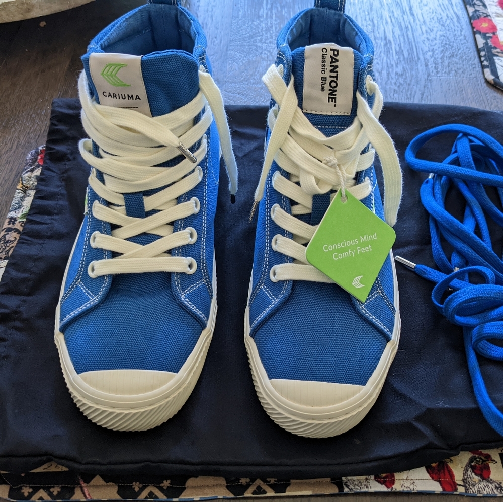 Cariuma High Top Pantone Classic Blue